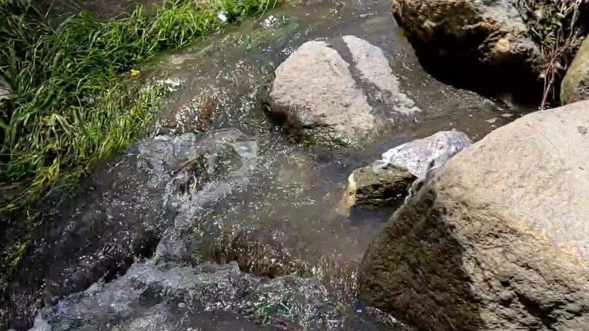 El río Santa Elena se une en la comunidad de San Simón Atzitzintla con el río Acotzala